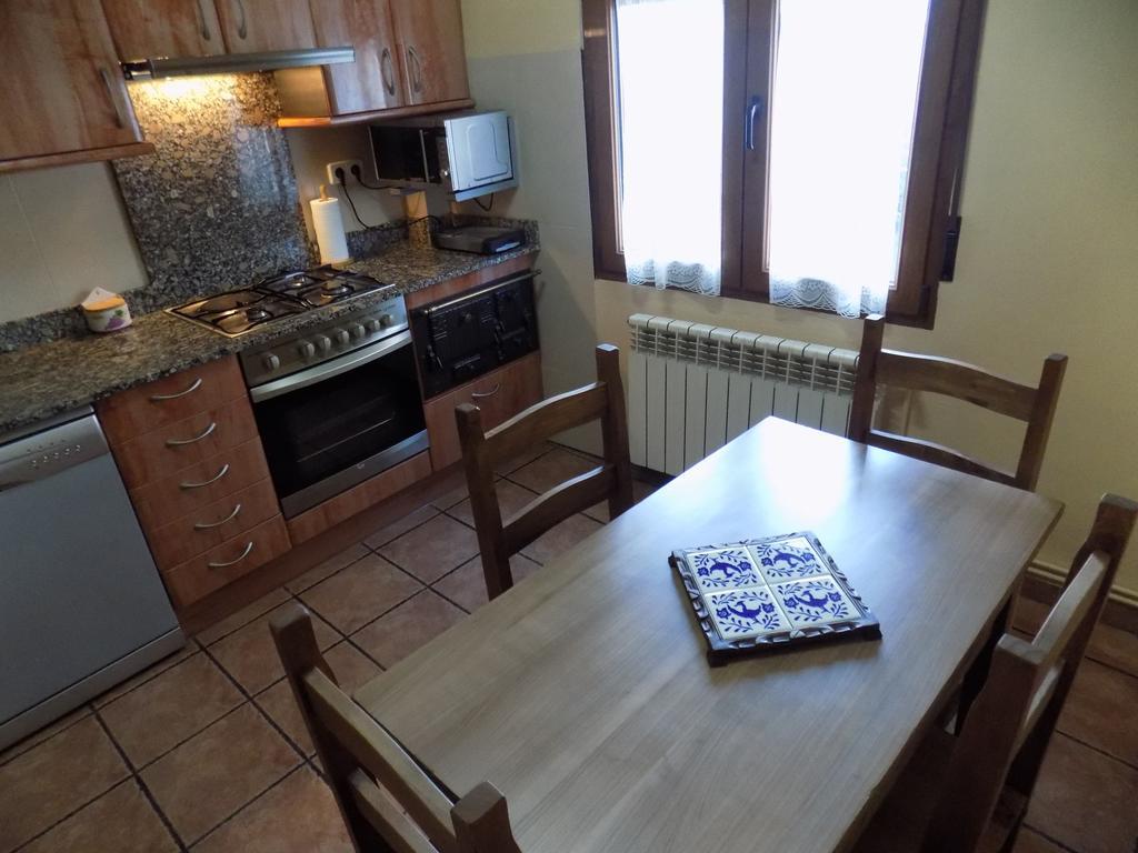Apartamentos Casa Ferras Вальдерробрес Екстер'єр фото