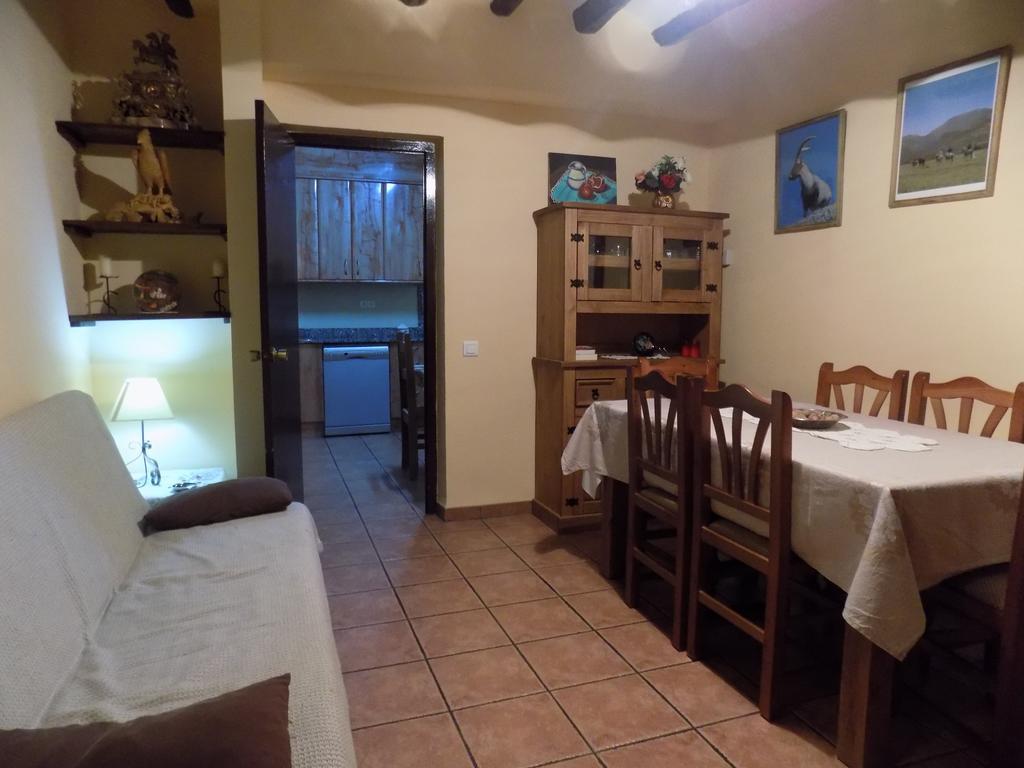 Apartamentos Casa Ferras Вальдерробрес Екстер'єр фото